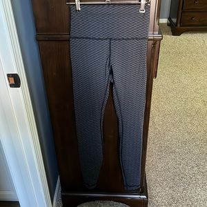 Wunder Under Full Length Tight - Size 4 black with grey dash pattern